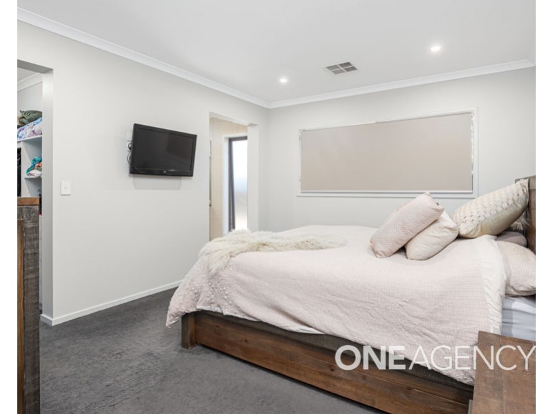 11 BENEDICT AVENUE, San Isidore NSW 2650