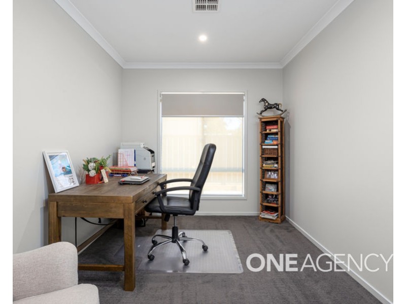 11 BENEDICT AVENUE, San Isidore NSW 2650