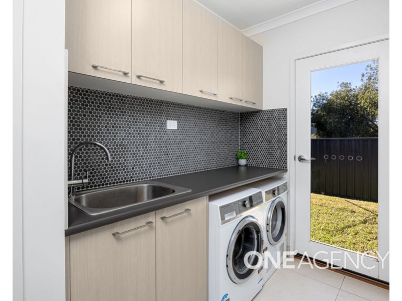 11 BENEDICT AVENUE, San Isidore NSW 2650