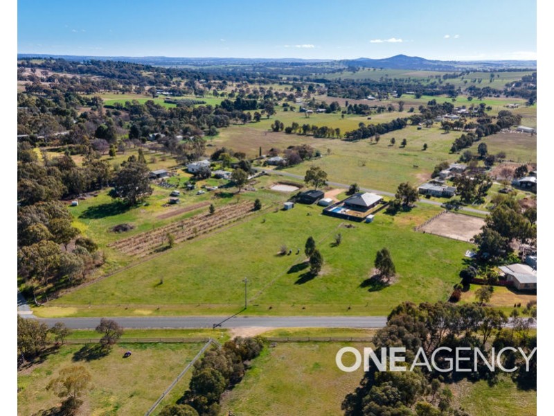 11 BENEDICT AVENUE, San Isidore NSW 2650
