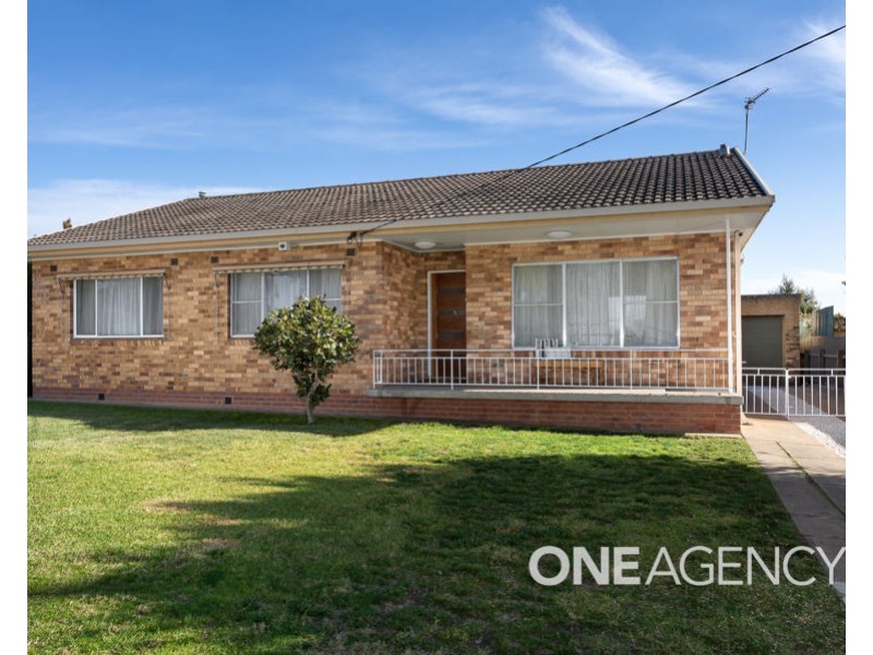 24 MACARTHUR STREET, Ashmont NSW 2650