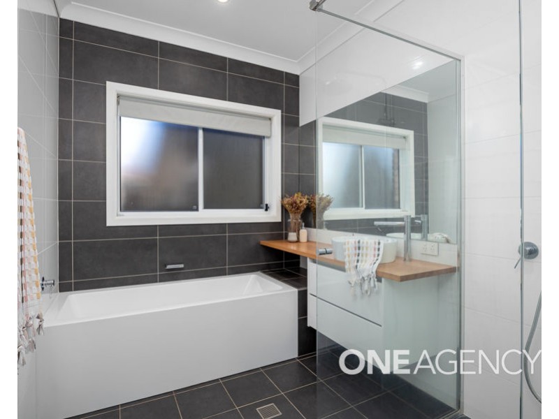 24 MACARTHUR STREET, Ashmont NSW 2650