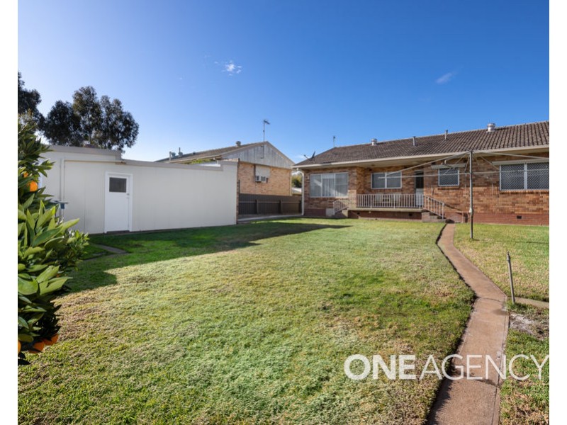 24 MACARTHUR STREET, Ashmont NSW 2650