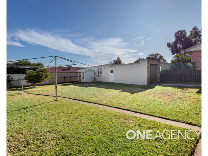 24 MACARTHUR STREET, Ashmont NSW 2650