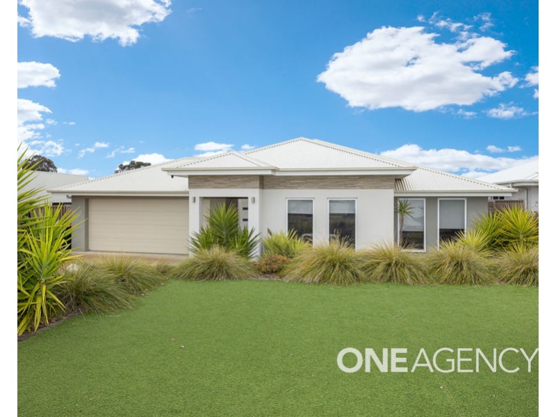 11 CHANG AVENUE, Lloyd NSW 2650