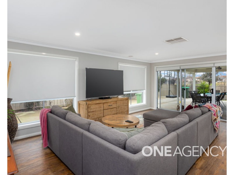 11 CHANG AVENUE, Lloyd NSW 2650
