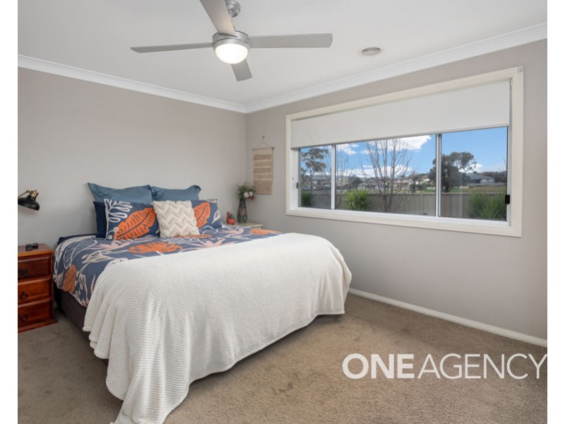 11 CHANG AVENUE, Lloyd NSW 2650