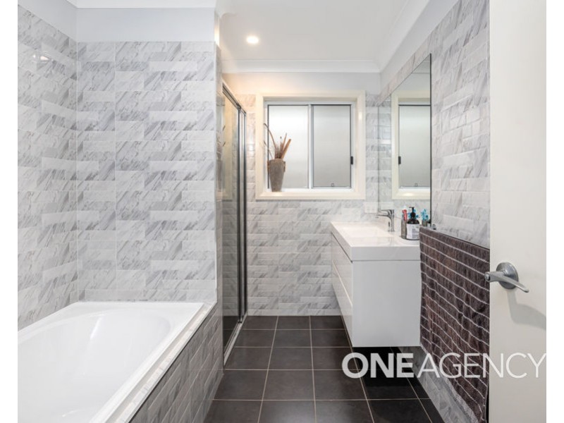 11 CHANG AVENUE, Lloyd NSW 2650