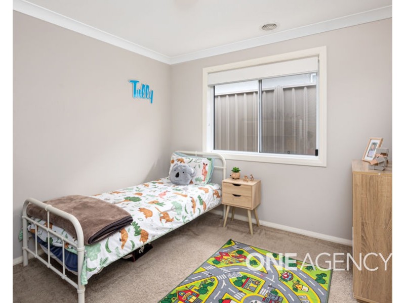 11 CHANG AVENUE, Lloyd NSW 2650