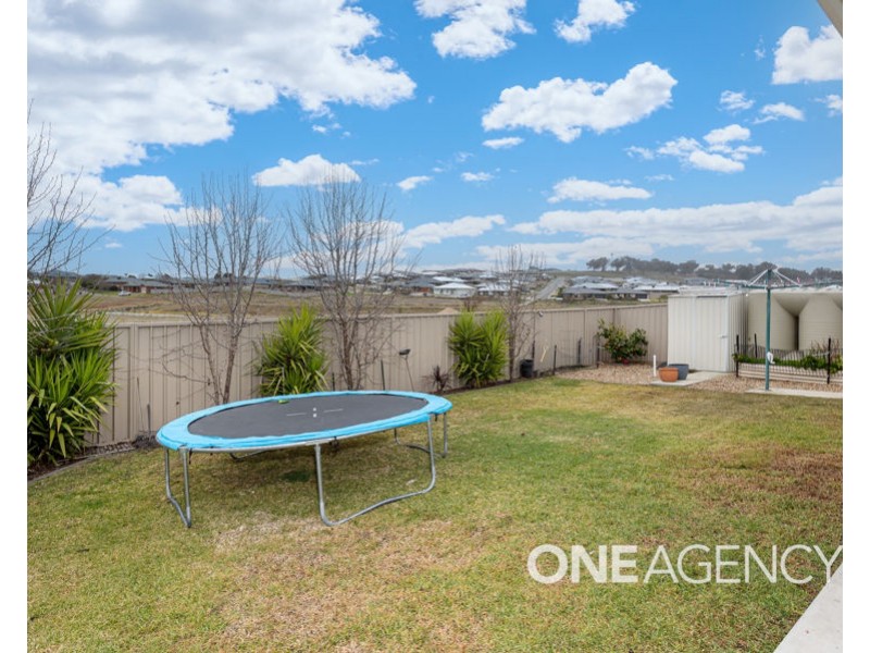 11 CHANG AVENUE, Lloyd NSW 2650