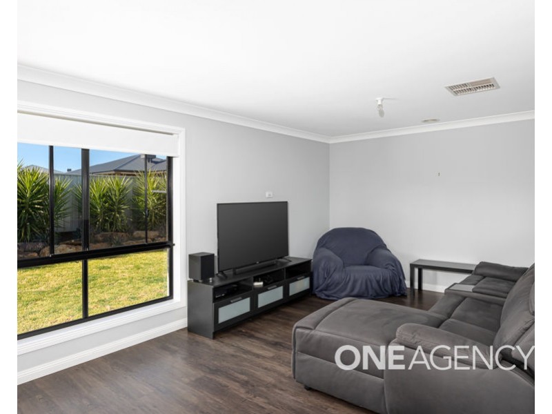 57 BARMEDMAN AVENUE, Gobbagombalin NSW 2650