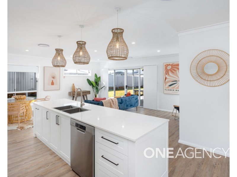 84 VALENCIA DRIVE, Gobbagombalin NSW 2650