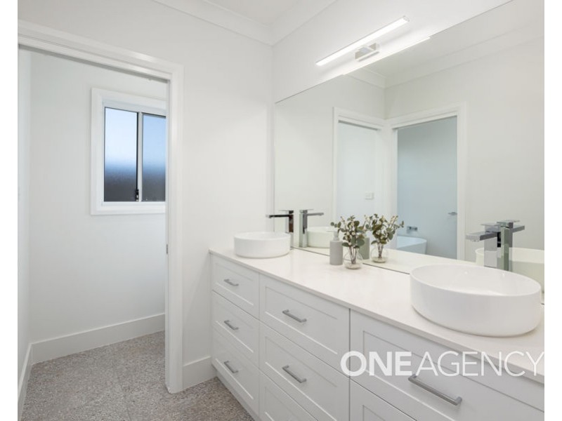 84 VALENCIA DRIVE, Gobbagombalin NSW 2650