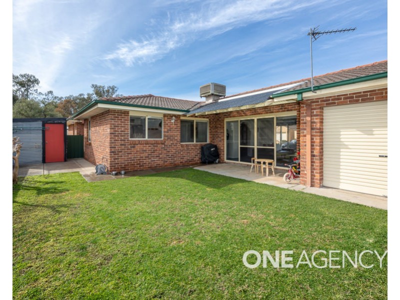 12 BENTLEY PLACE, Wagga Wagga NSW 2650