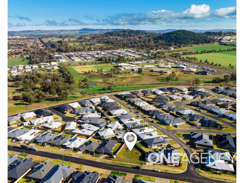 87 BRADMAN DRIVE, Boorooma NSW 2650