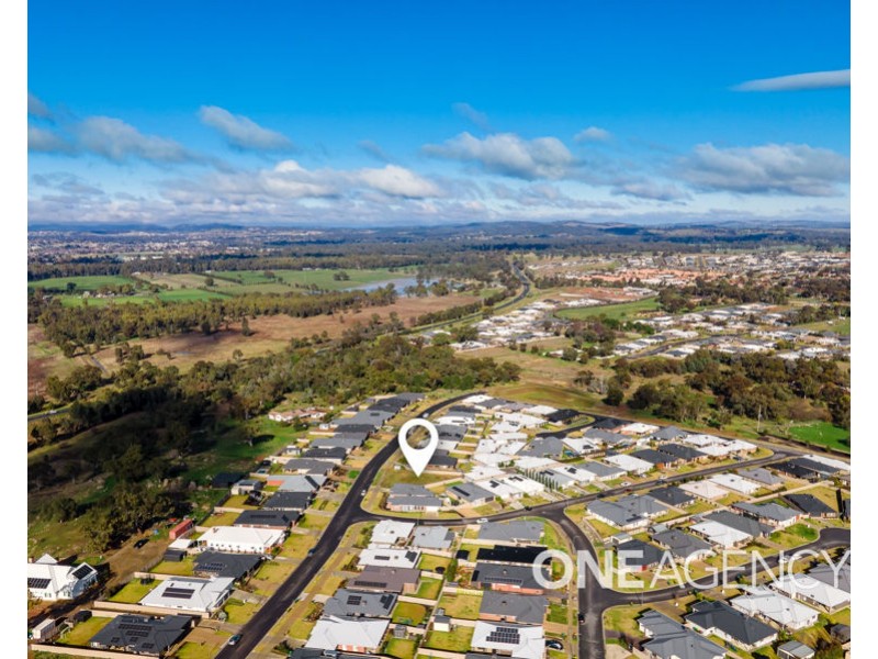87 BRADMAN DRIVE, Boorooma NSW 2650