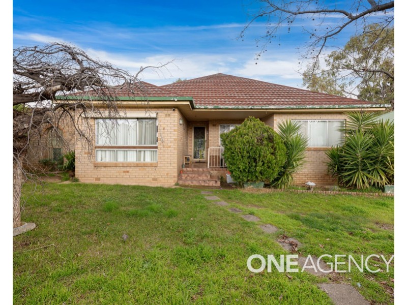 2 DOYLE AVENUE, Mount Austin NSW 2650