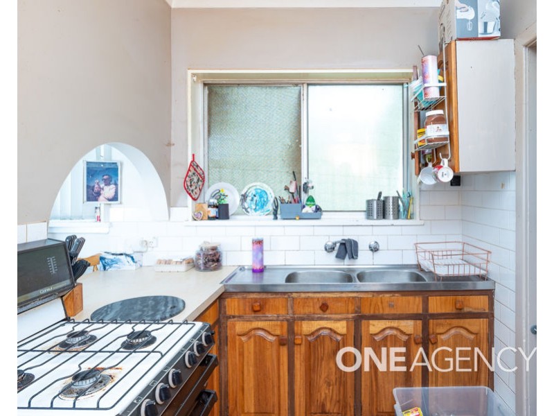 2 DOYLE AVENUE, Mount Austin NSW 2650