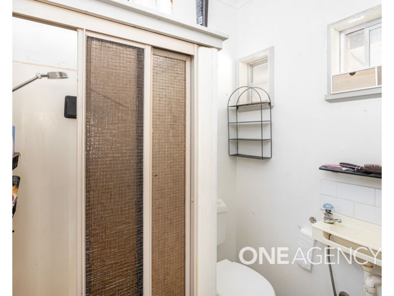 2 DOYLE AVENUE, Mount Austin NSW 2650