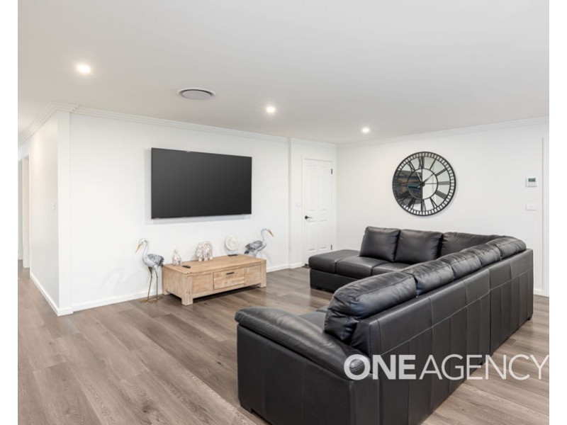 21 KENTUCKY CRESCENT, Gobbagombalin NSW 2650