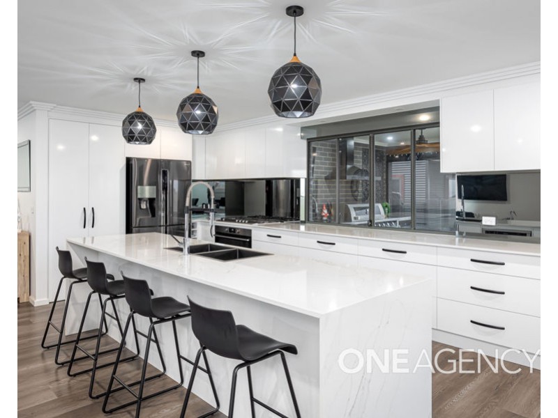 21 KENTUCKY CRESCENT, Gobbagombalin NSW 2650