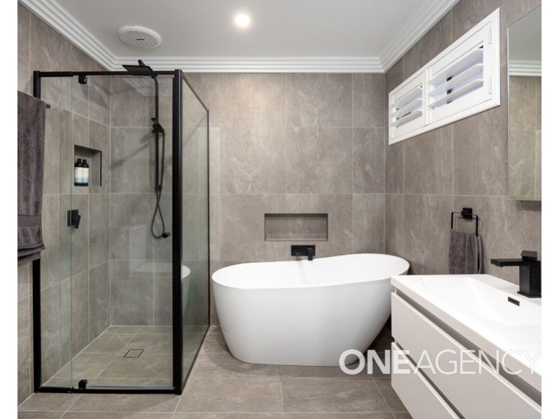 21 KENTUCKY CRESCENT, Gobbagombalin NSW 2650