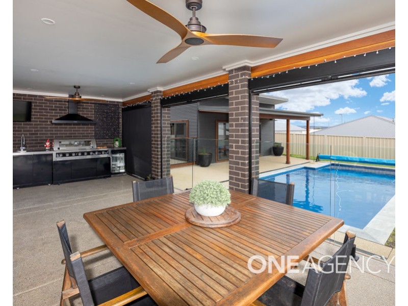 21 KENTUCKY CRESCENT, Gobbagombalin NSW 2650