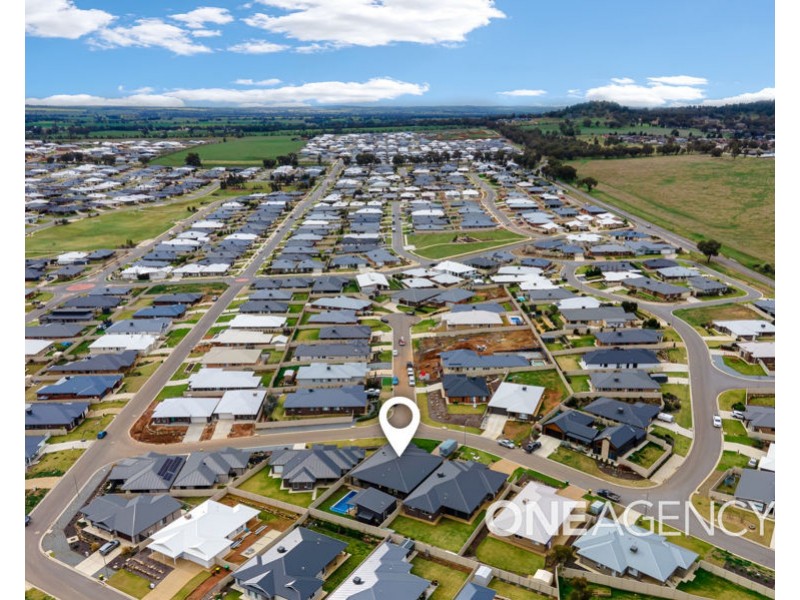 21 KENTUCKY CRESCENT, Gobbagombalin NSW 2650