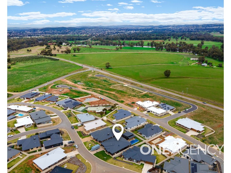 21 KENTUCKY CRESCENT, Gobbagombalin NSW 2650