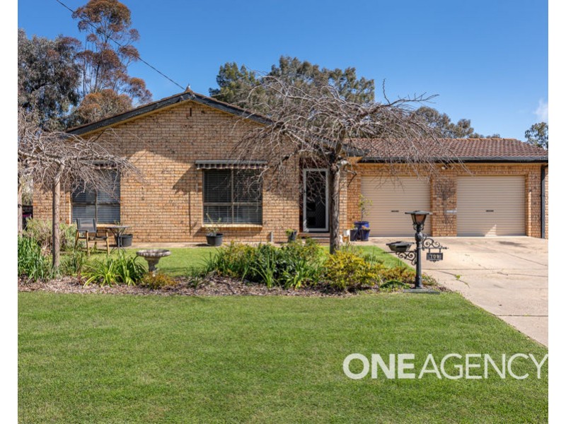 109 DALKEITH AVENUE, Lake Albert NSW 2650