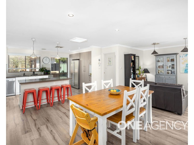 109 DALKEITH AVENUE, Lake Albert NSW 2650