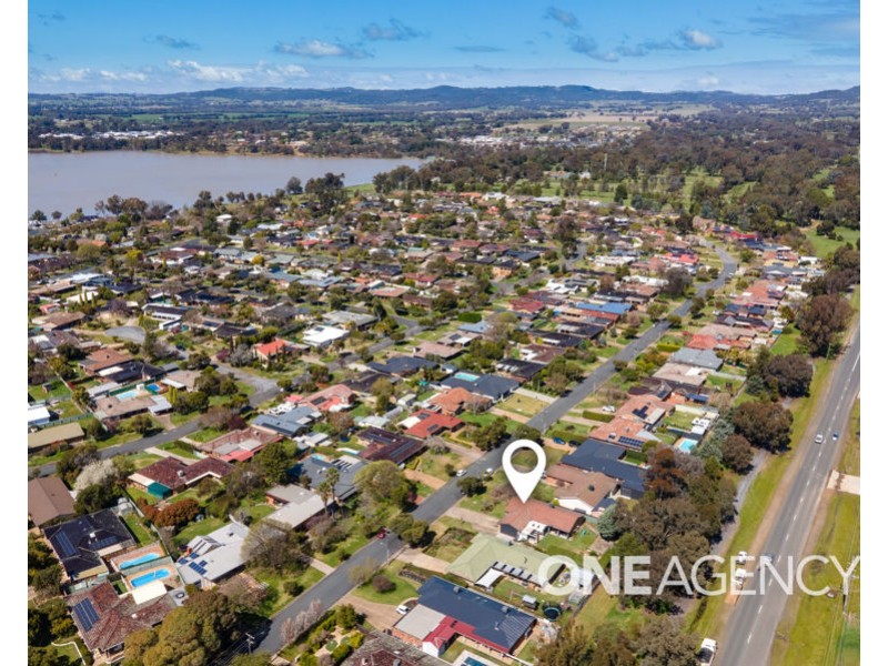 109 DALKEITH AVENUE, Lake Albert NSW 2650