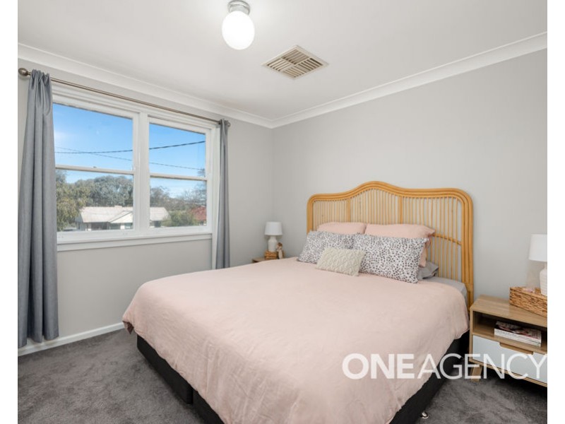 23 GILMORE AVENUE, Mount Austin NSW 2650
