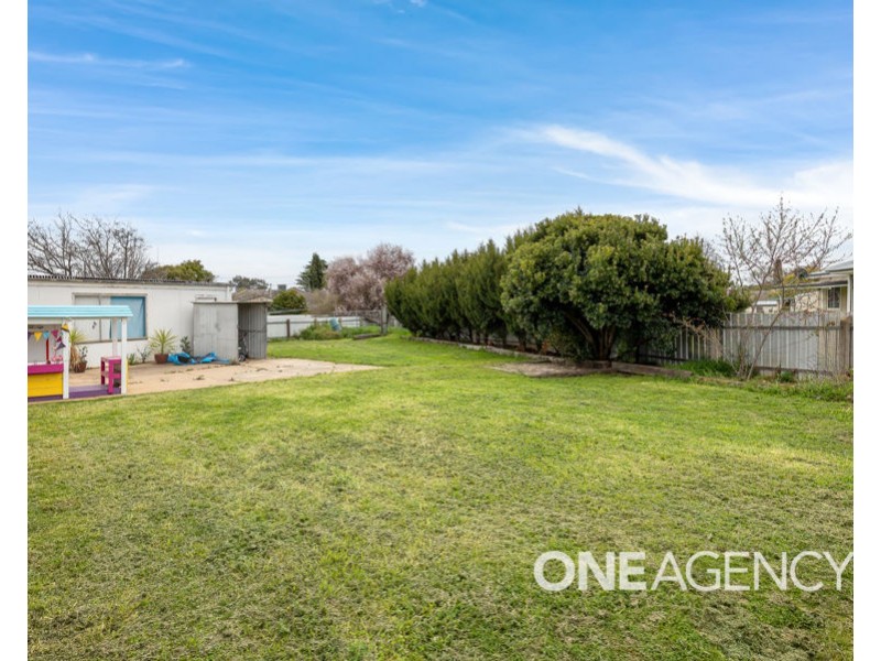 9 BUNGOWN PLACE, Mount Austin NSW 2650