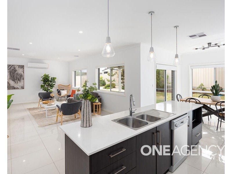 6 ROSS PARKWAY, Gobbagombalin NSW 2650