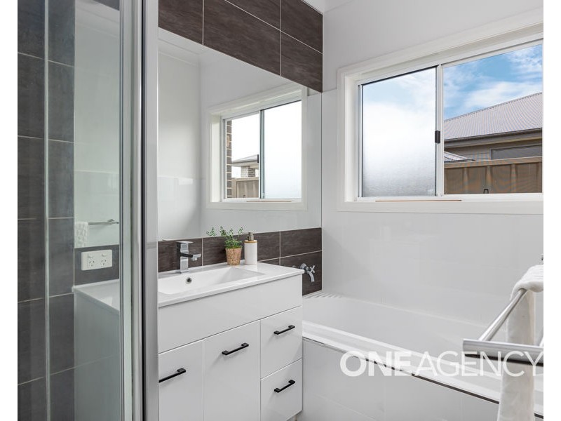 6 ROSS PARKWAY, Gobbagombalin NSW 2650