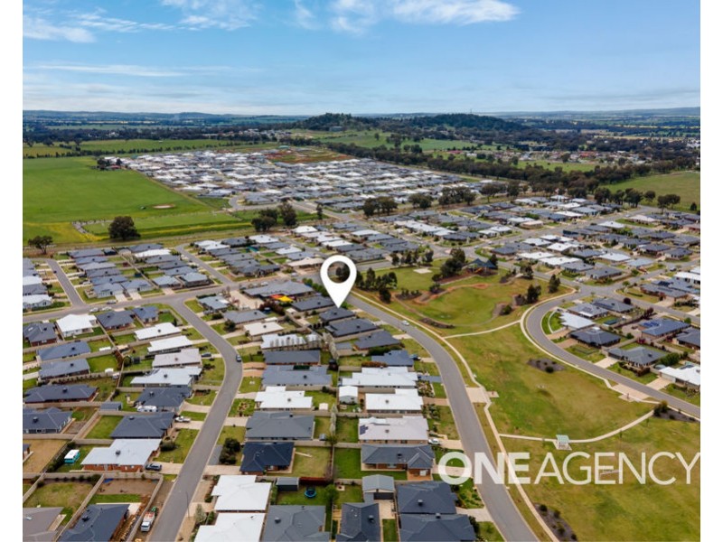 6 ROSS PARKWAY, Gobbagombalin NSW 2650