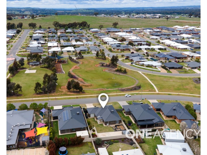 6 ROSS PARKWAY, Gobbagombalin NSW 2650
