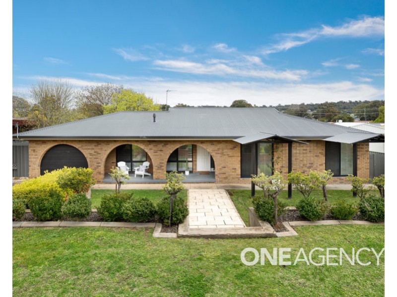 77 BALMORAL CRESCENT, Lake Albert NSW 2650