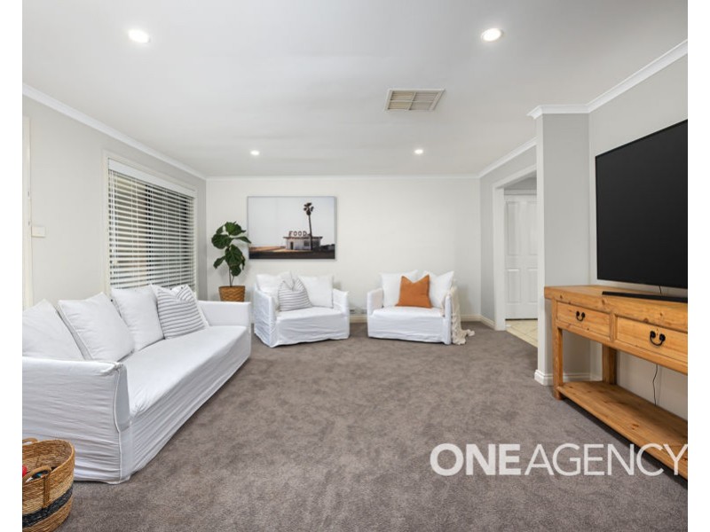 77 BALMORAL CRESCENT, Lake Albert NSW 2650