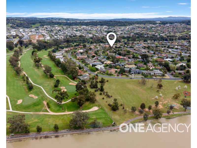 77 BALMORAL CRESCENT, Lake Albert NSW 2650