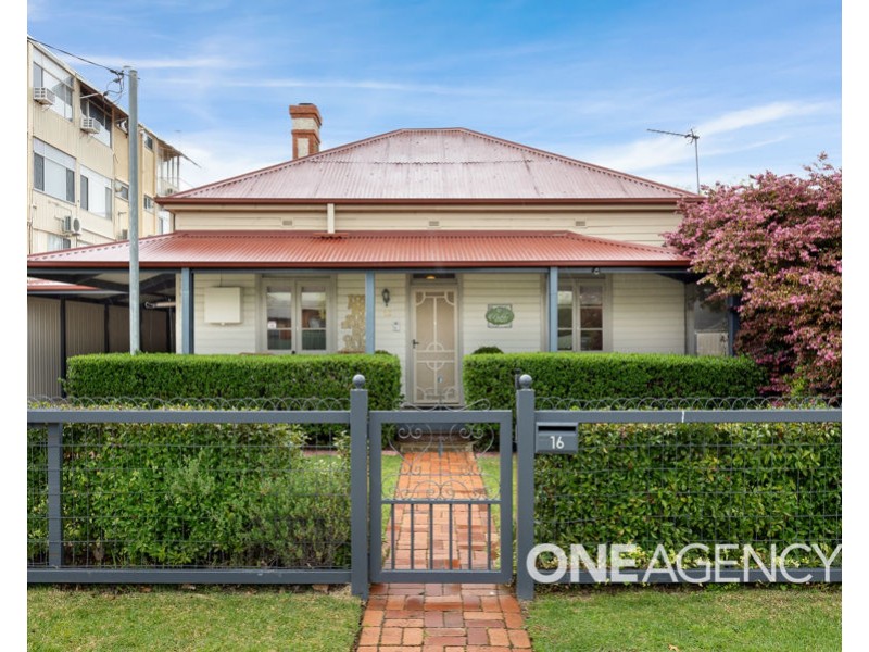 16 DOBBS STREET, Wagga Wagga NSW 2650