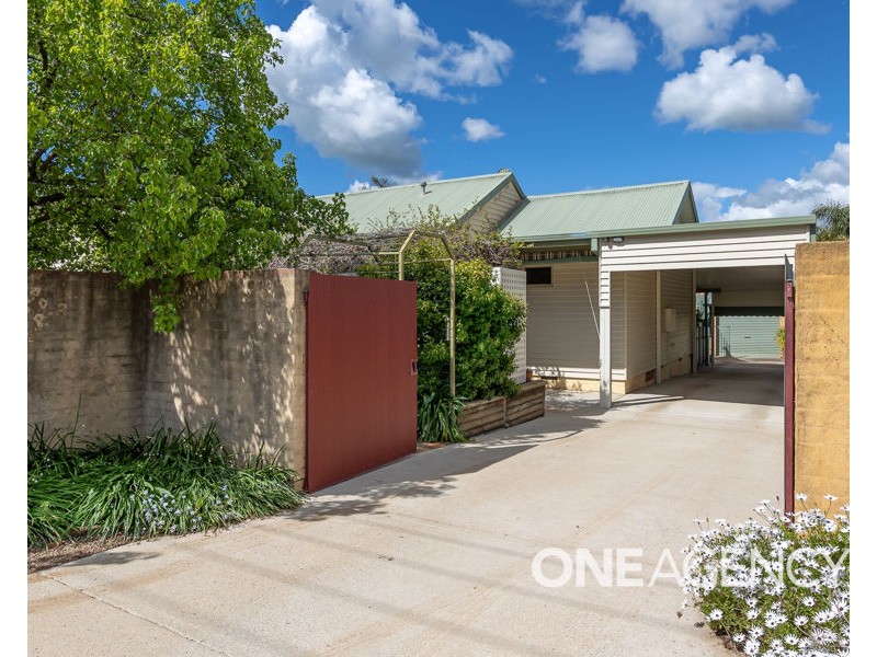 21 PLUMPTON ROAD, Kooringal NSW 2650