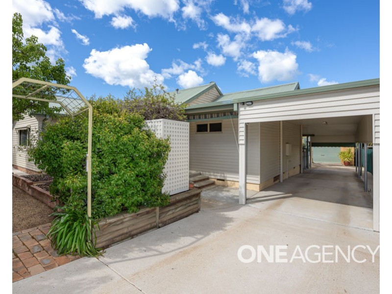 21 PLUMPTON ROAD, Kooringal NSW 2650