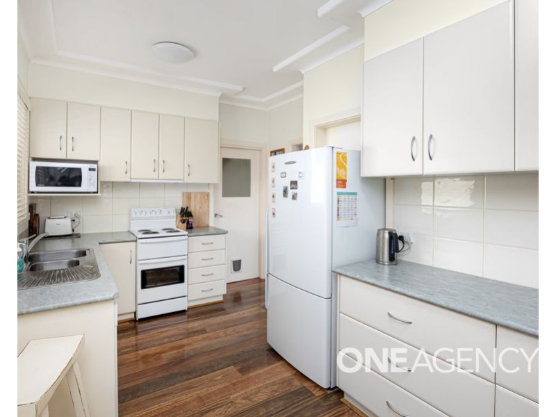 21 PLUMPTON ROAD, Kooringal NSW 2650