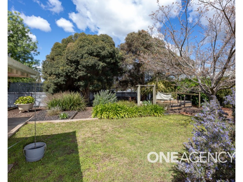 21 PLUMPTON ROAD, Kooringal NSW 2650