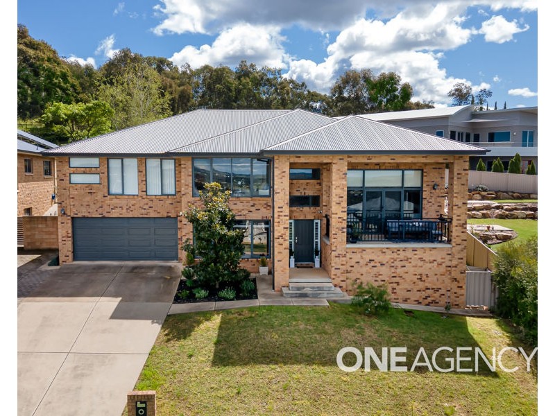 17 ATHERTON CRESCENT, Tatton NSW 2650
