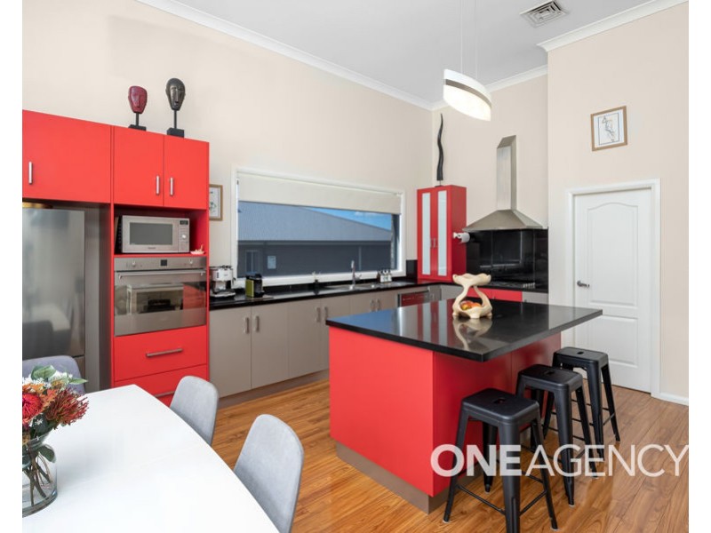 17 ATHERTON CRESCENT, Tatton NSW 2650