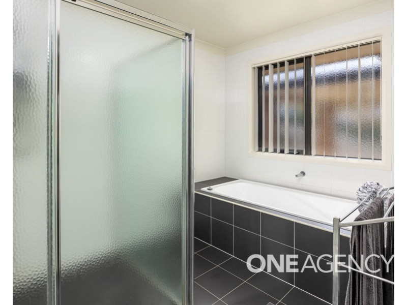 17 ATHERTON CRESCENT, Tatton NSW 2650