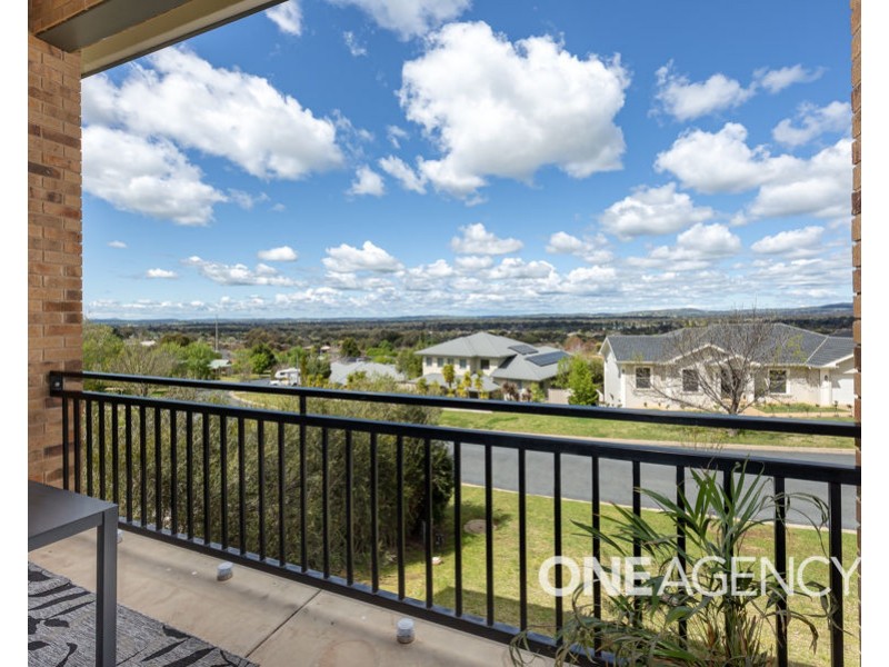 17 ATHERTON CRESCENT, Tatton NSW 2650